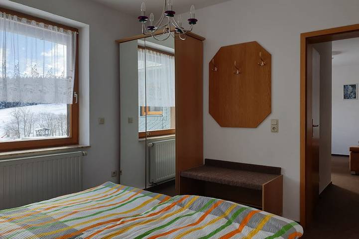 Ganze Wohnung, Apartment \"Wiesengrund\", ebenerdig im gruppenfreundlichen Haus Werraquelle in Neuhaus am Rennweg, Rennsteig