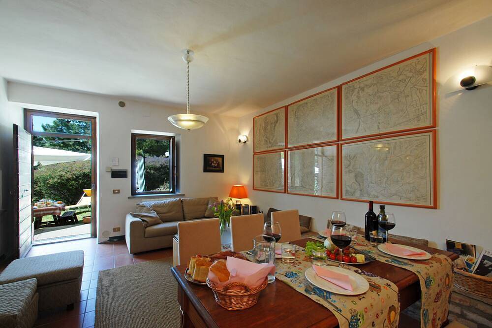 A farmhouse in a large forest on a mountain with an immense view around it. in Città della Pieve, Provincia de Perugia