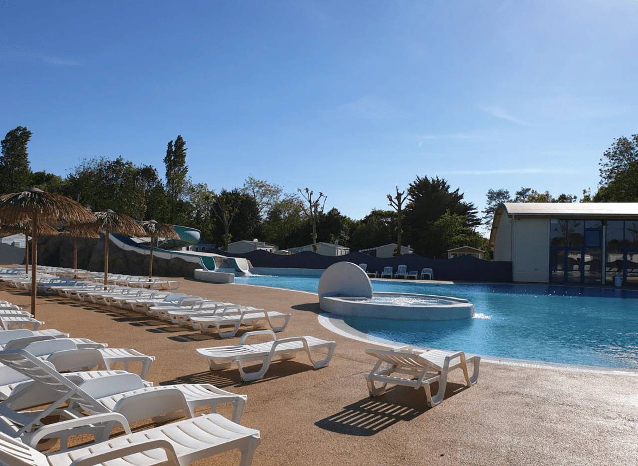 Zecamping 4* animé piscine couverte tente Bbq 16m2 4 pers in Angles, Vendée