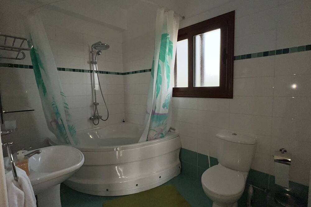 Paradies mit Namen, ein Paradies von Natur aus. Es ist mehr wie ein Resort, als eine Villa !! in Südzypern