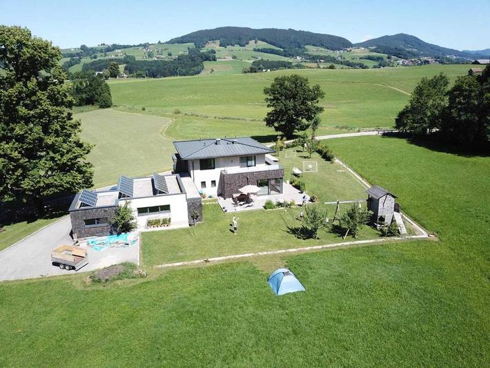 Ferienhaus für 10 Personen, mit Balkon und Terrasse sowie Garten und Sauna in Irrsee