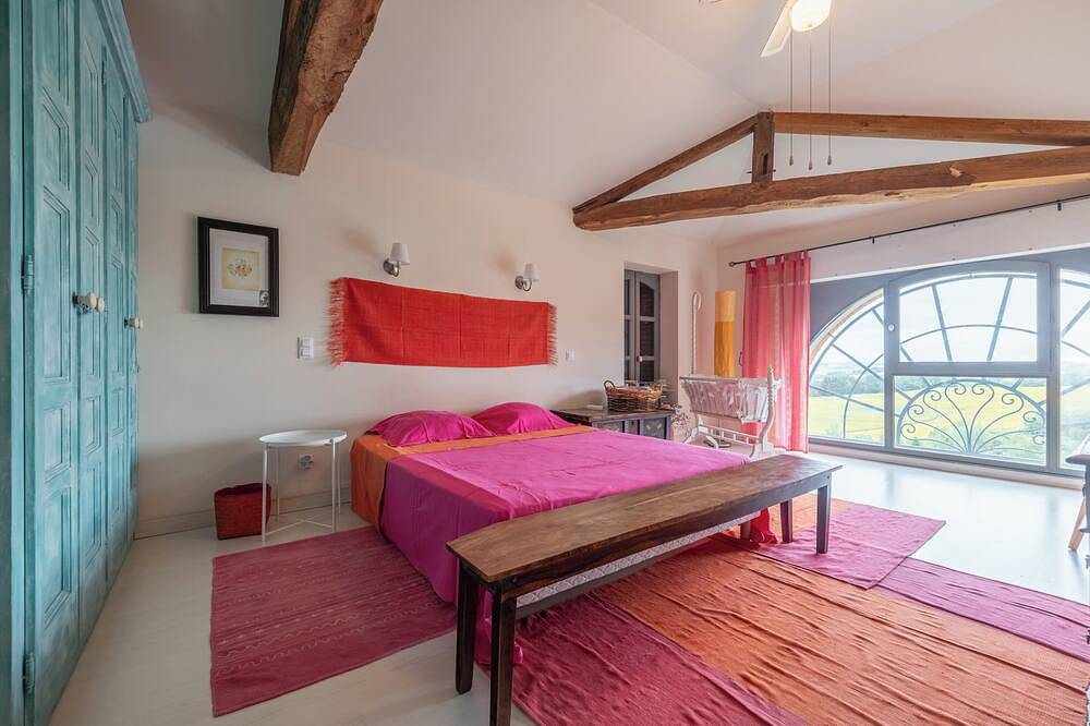 Magnifique grand gîte entier à la campagne avec piscine et vue. in Lézat-sur-Lèze, Ariège