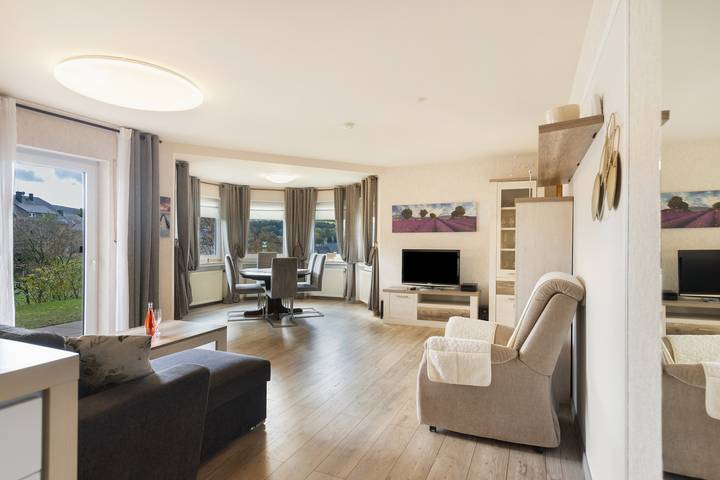 Ganze Wohnung, Haus Gerda mit Bergblick, privater Terrasse und WLAN in Willingen, die Mittelgebirge