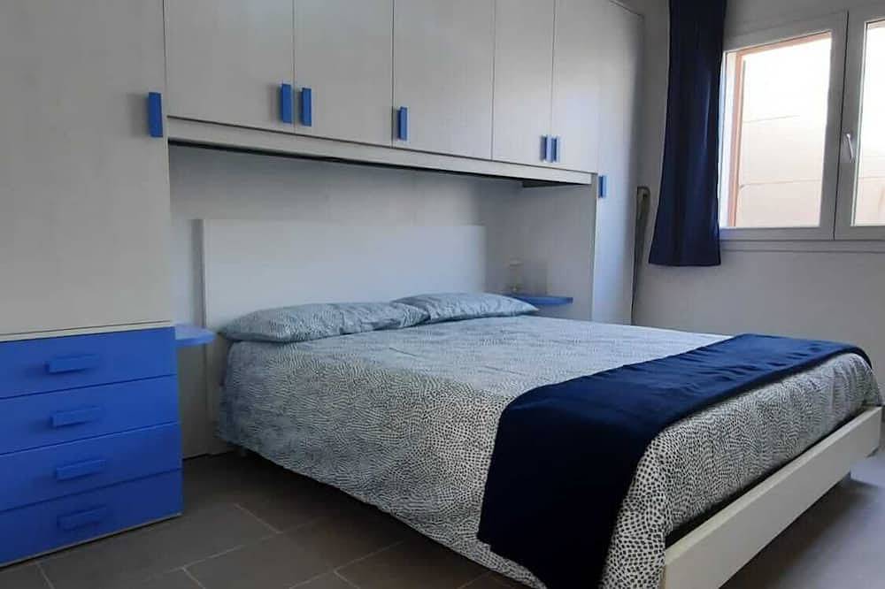 Apartamento entero, Two-room sea view apartment with private courtyard area in Trinità d'Agultu e Vignola (Borgo), Trinità d'Agultu e Vignola