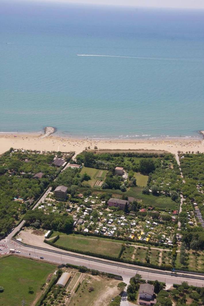Camping für 4 Personen, mit Terrasse und Garten sowie Ausblick in Lido di Jesolo