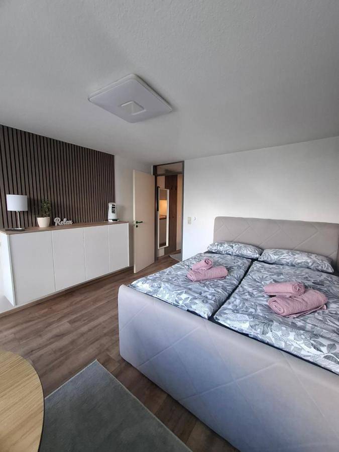 Ferienwohnung für 2 Personen, mit Balkon und Pool sowie Sauna und Ausblick
