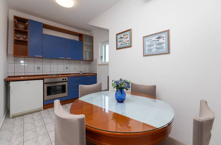 Gîte pour 4 personnes, avec terrasse à Supetar - 2