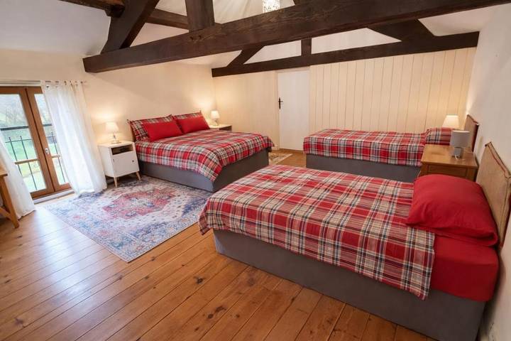 Location de vacances pour 4 personnes, avec vue ainsi que jardin et terrasse à Saulgond - 3