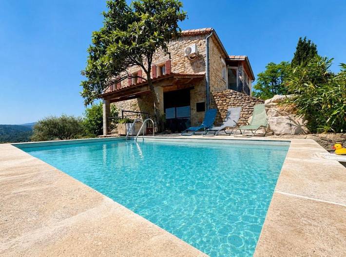 Location de vacances pour 7 personnes, avec Balcon et Terrasse ainsi que Jardin et Piscine à Les Assions