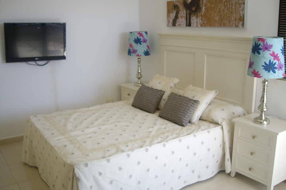 Prime Sea Front Villa, 1 min à pied du village / plage / marina, piscine, climatisation, Uktv, Wifi in Playa de los Guíos, Santiago del Teide