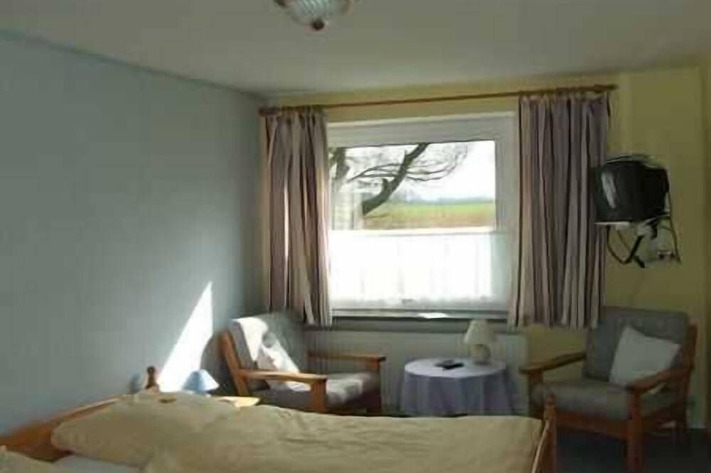 Room 1 Double Room - Pension Bed & Breakfast behind the North Sea dike in Friedrichskoog, Friedrichskoog Region