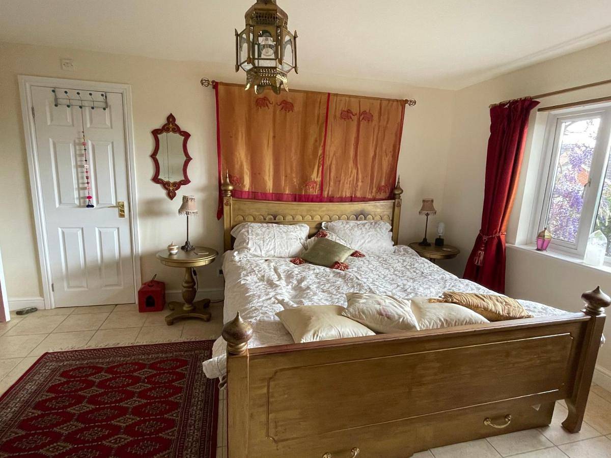 Single Room in Glastonbury, Somerset