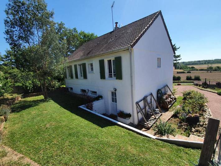 Location de vacances pour 10 personnes, avec terrasse ainsi que vue et jardin à Bannay - 2