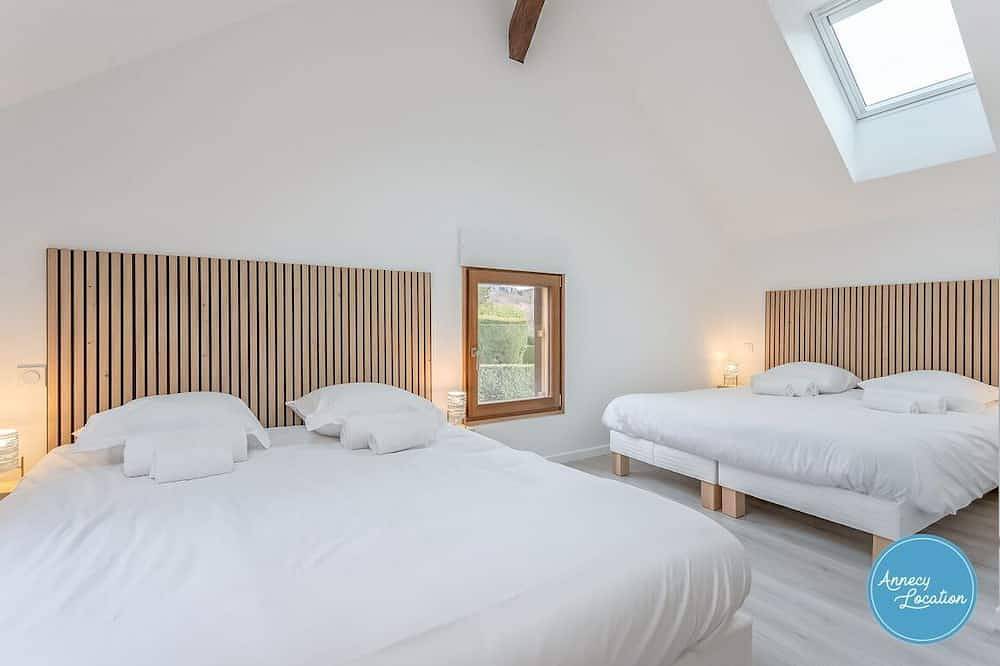 Renovated Chalet in the Heart of Menthon in Menthon-Saint-Bernard, Annecy region