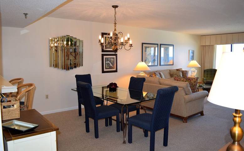 Vacation rental for 8 people, with balcony and pool in Okaloosa Island