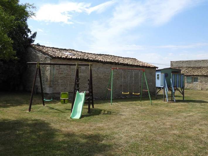Gîte pour 5 personnes, avec Piscine à Chey