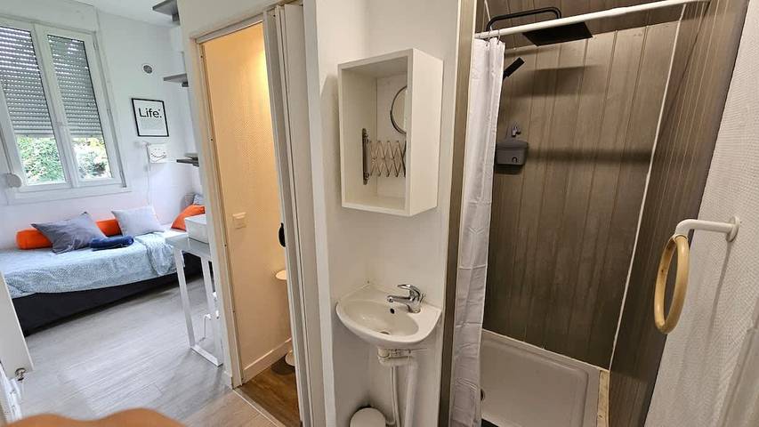 Appartement entier, Les Glycines - studio 9m2 cosy et reposant 1p in Arras, Région d'Arras