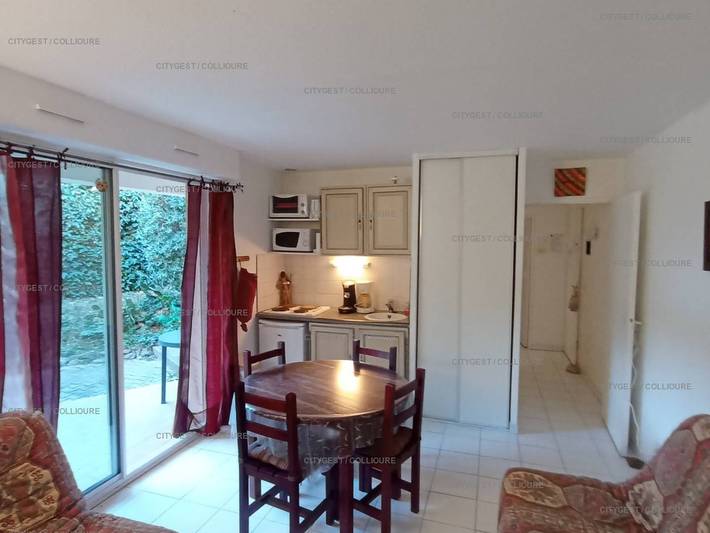 Ganze Wohnung, F2 Apartment mit Terrasse und Parkplatz, in der Nähe des Strandes von Collioure in La Côte Vermeille, Collioure