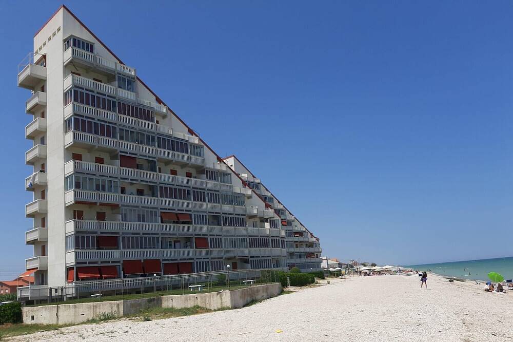 Apartamento entero, Apartamento en la costa de Marche con vistas in Marotta, Valle del Metauro
