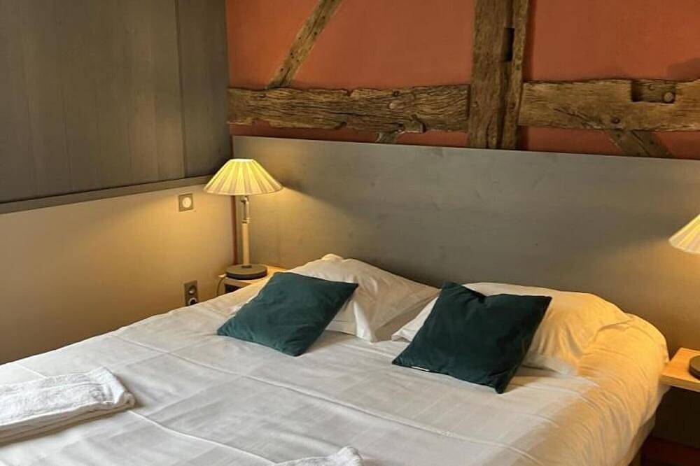 Casa rural tranquila con jardín y chimenea, 4 pers. in Montbeugny, Allier (desambiguación)