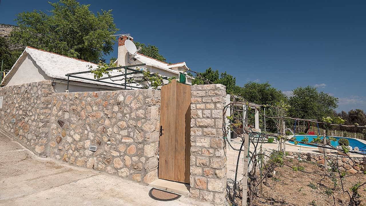 Two bedroom house with terrace and sea view Bol, Brač K-12228 in Zlatni rat, Bol