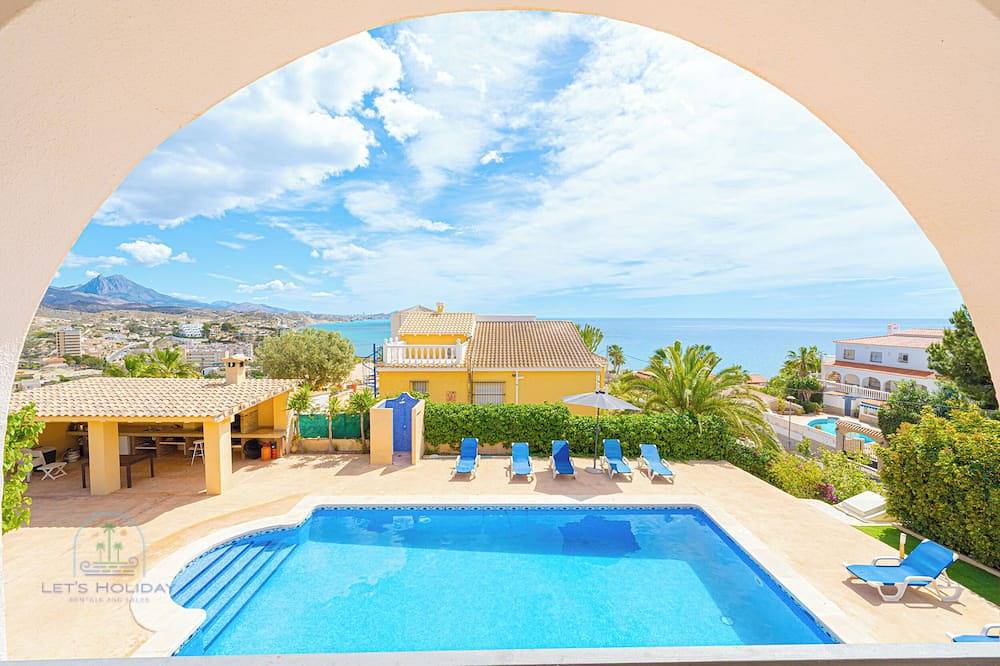 Jolie maison avec vue mer à 15 minutes à pied de la plage et de la gare de Tra in La Merced, El Campello