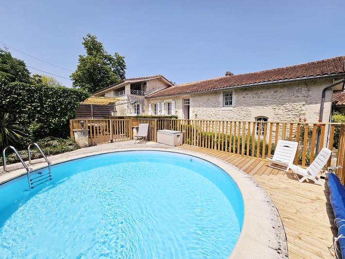 Location de vacances pour 10 personnes, avec Terrasse ainsi que Jardin et Piscine à La Couronne
