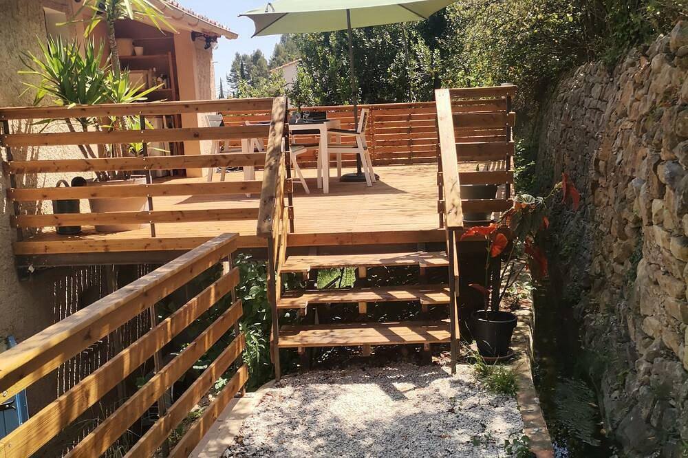 Appartement T2 Dans Villa à la Campagne in Solliès-Toucas, Toulon region