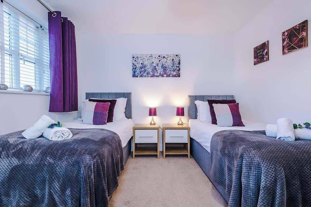 Modern house, ideal for contractors, sleeps 8! in Crewe, Cheshire East