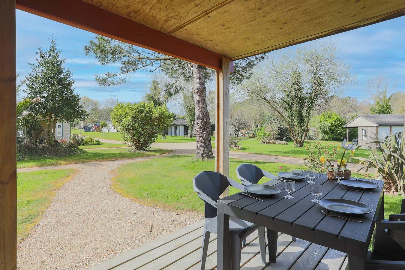 Village de Gîtes Stereden -Chalet 1 - avec terrasse privée et jardin partagé in Pleumeur-Bodou, Côte de Granit Rose