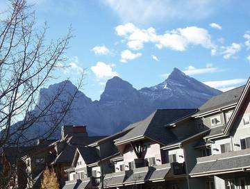 Lodge for 4 Guests in Canmore, Canadian Rocky Mountains, Picture 3