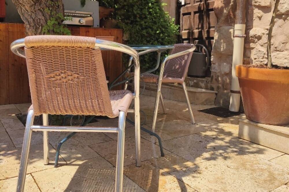 Room with private bathroom in Les Arcs (Var), Draguignan region