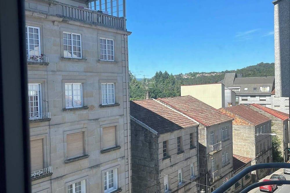 Entire apartment, Apartment Artur ( near the spa ) Rúa Astureses in O Carballiño, Ourense Region