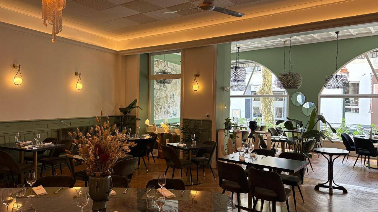 Logis Hôtel Restaurant Grand Hôtel de Lyon in Vals-les-Bains, Parc naturel régional des Monts d'Ardèche