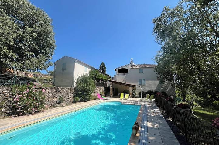 Agriturismo pour 2 personnes, avec piscine et jardin à Joyeuse