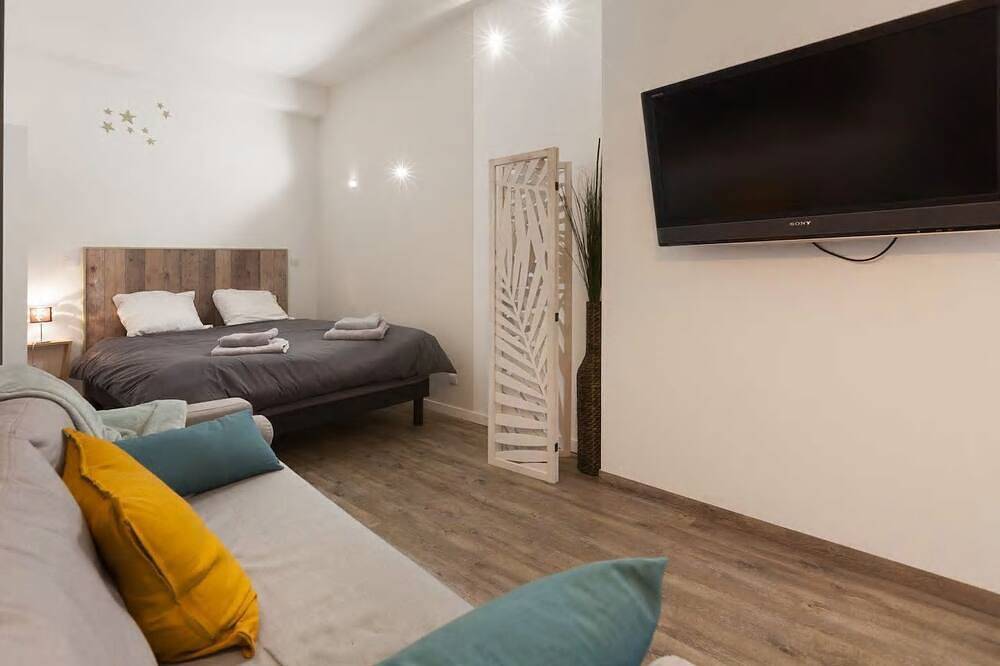 Appartement entier, Grand F1bis haut de gamme - Hyper-centre in Louviers, Région de Les Andelys