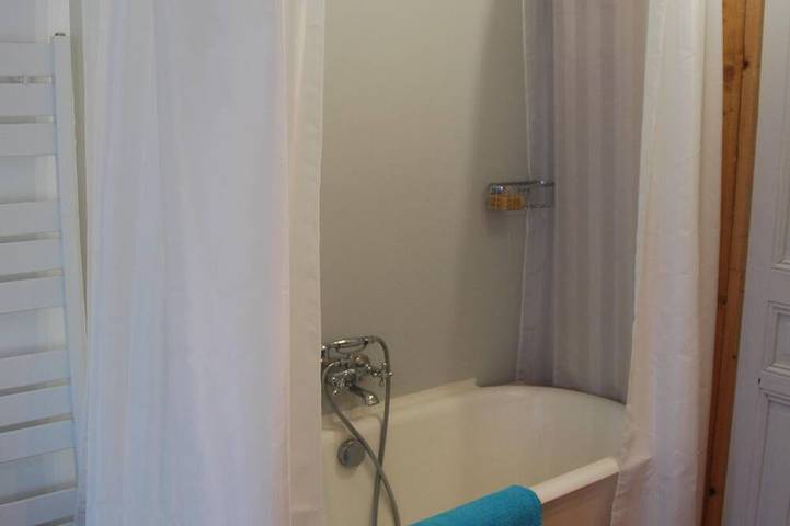 Ganze Wohnung, Großes modernes offenes Studio ruhig, Swimmingpool, Trampolin, Terrasse, Grün in Salon-de-Provence, Mittelmeerküste (Frankreich)