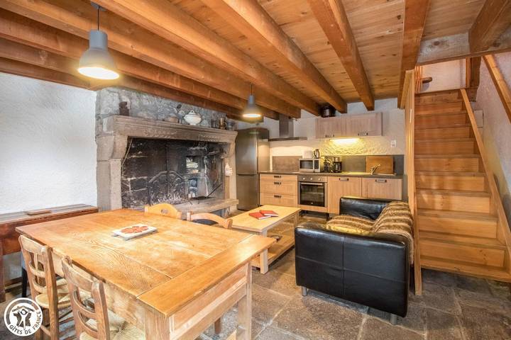 Gîte pour 4 personnes, avec jardin à Chambon-sur-Lac - 3