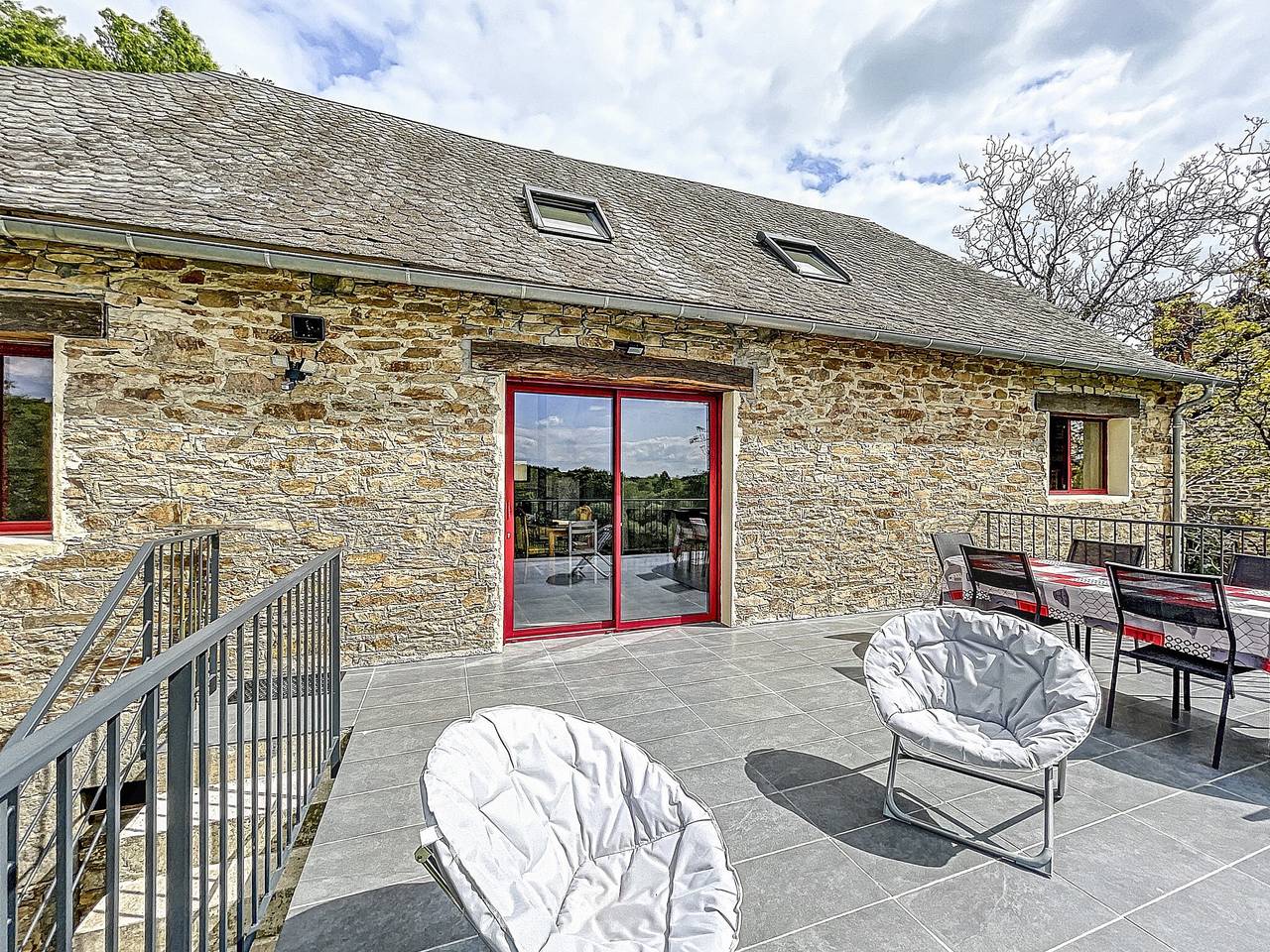 Authentisches, ruhiges Ferienhaus mit privater Terrasse, Garten und Wlan in Beynat, Brive-la-Gaillarde und Umgebung