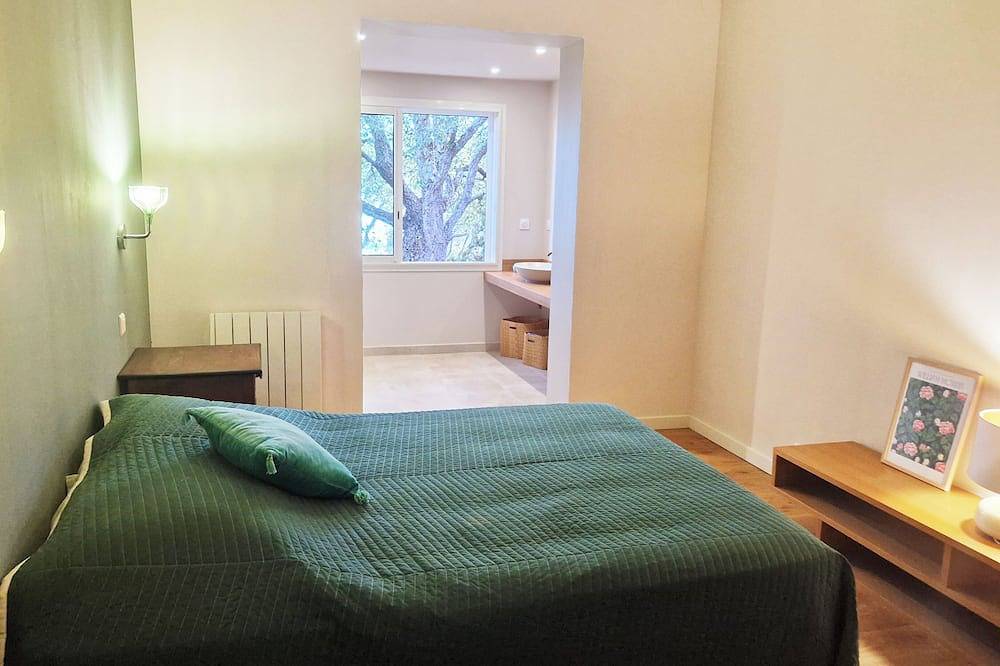 Charming, quiet house with garden, sea, mountain and nature reserve views in Biguglia, Capo Corso
