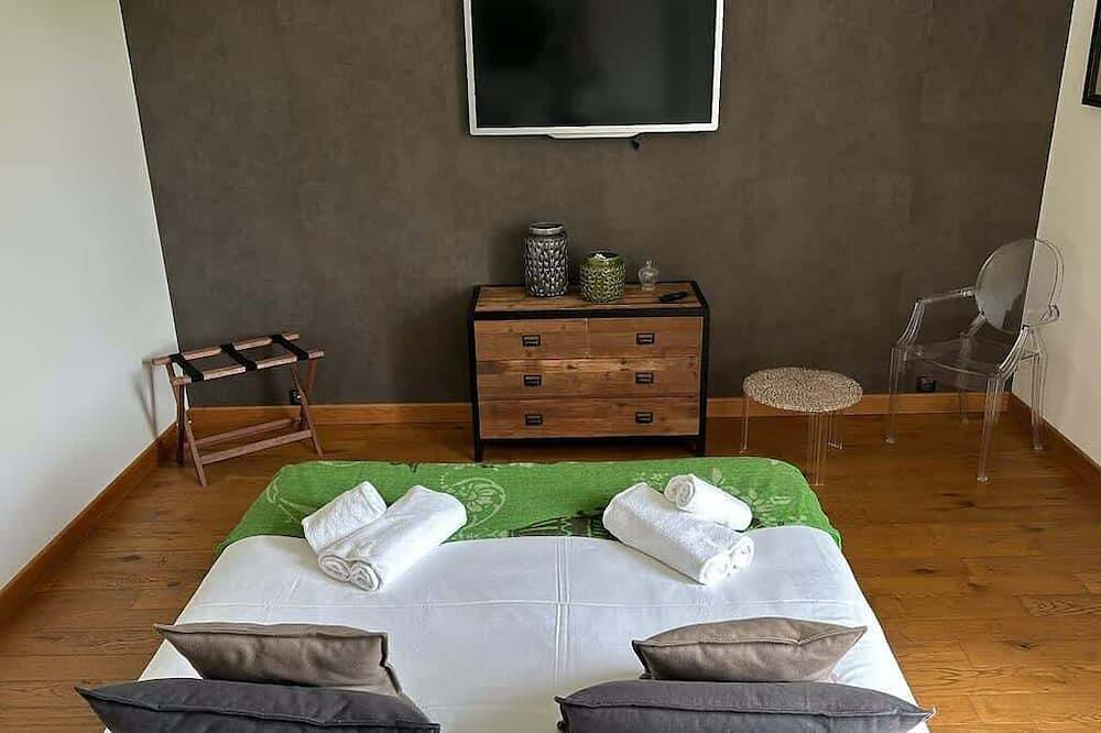 Villa for 29 people • 3 accommodation units • ideal for groups in Tamerville, Côte de la Déroute