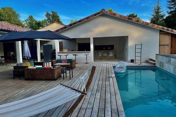 Cottage pour 10 personnes, avec terrasse et jardin, animaux acceptés à Beleymas