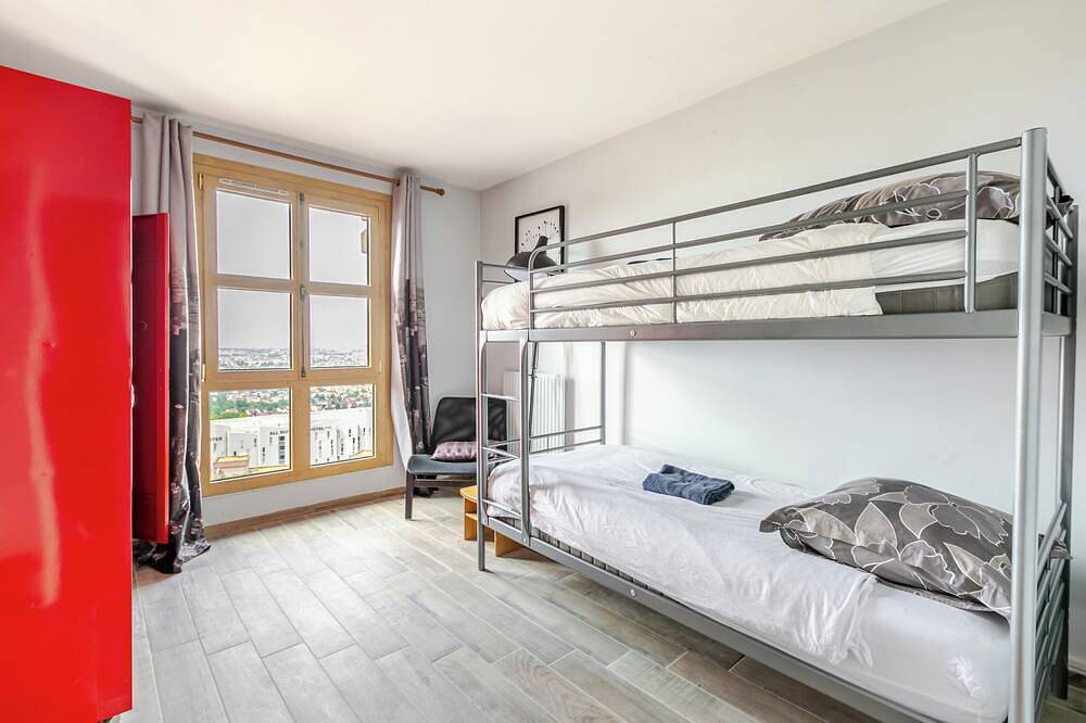 Apartamento entero, Apartment overlooking the Eiffel Tower between Paris and Disneyland in Noisy-le-Grand, Sena-Saint Denis