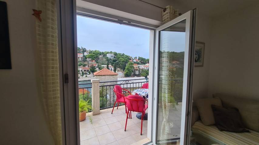 Apartamento entero, Apartamento de vacaciones para 5 personas con balcón/terraza in Supetar, Brac