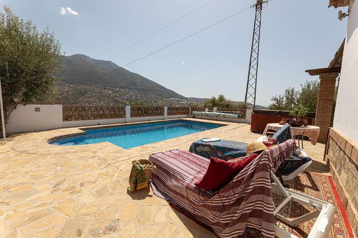 Casa rural para 4 personas, con jardín además de piscina y vistas, Se admiten mascotas en Alcaucín - 2