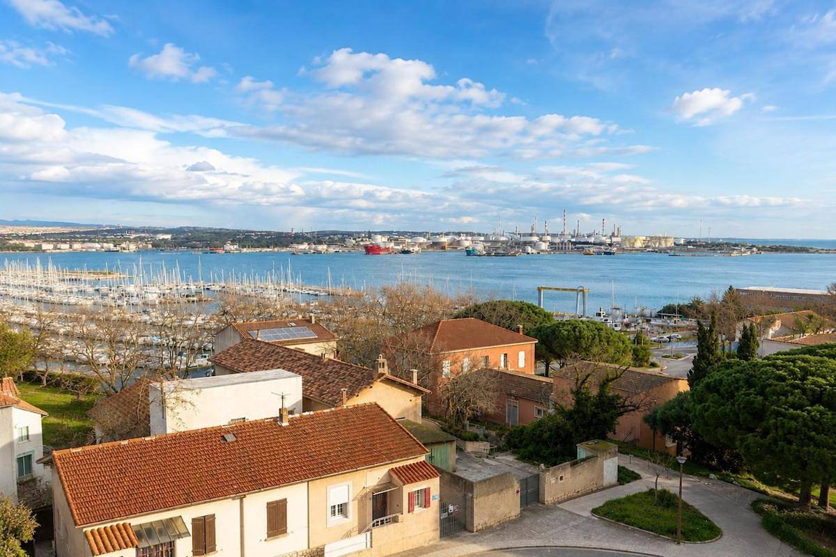 Appartement entier, "Le Panoramique" en plein centre in Port-de-Bouc, Côte méditerranéenne (France)