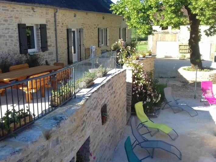 Location de vacances pour 8 personnes, avec piscine ainsi que jardin et terrasse à Chavagnac - 3