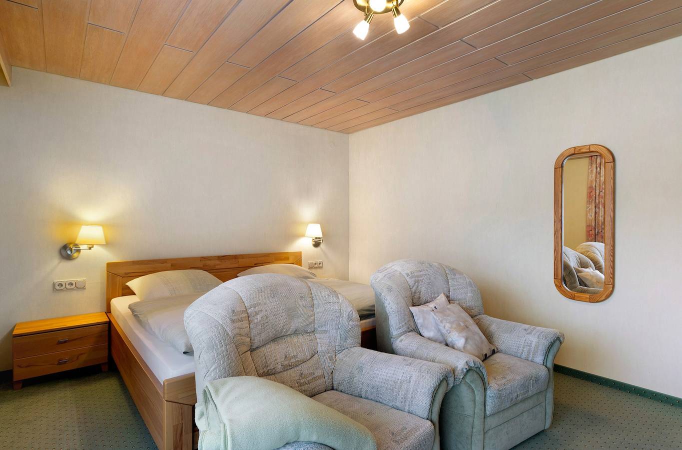 Ganze Wohnung, Haus Erika - Ferienwohnung 2 mit Wlan, Balkon und Gemeinschaftsgarten nahe Skywalk in Stryck, Willingen