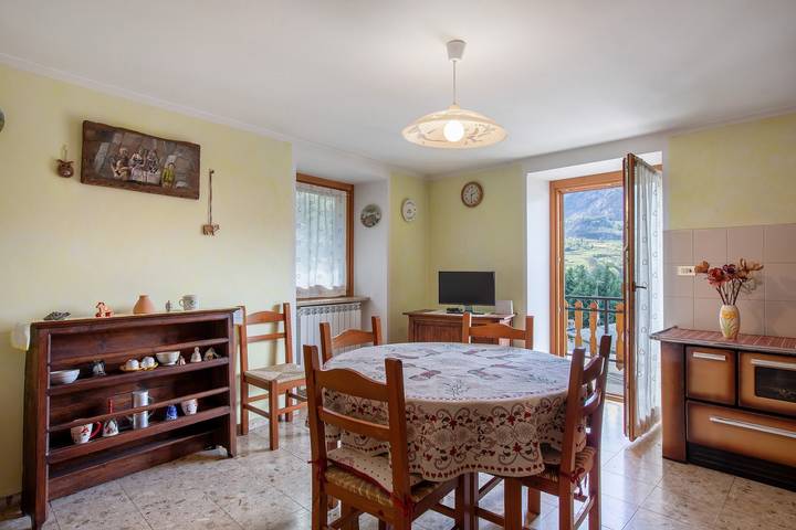 Hel lägenhet, Apartment 'Il Borgo' with Mountain View, Private Terrace and Wi-Fi in Aymavilles, Comune di Aymavilles