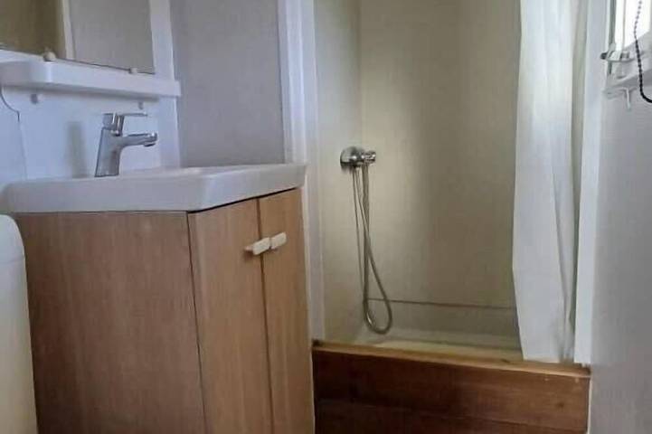 Gîte pour 3 personnes, avec piscine ainsi que jardin et jacuzzi à Éguzon-Chantôme - 3